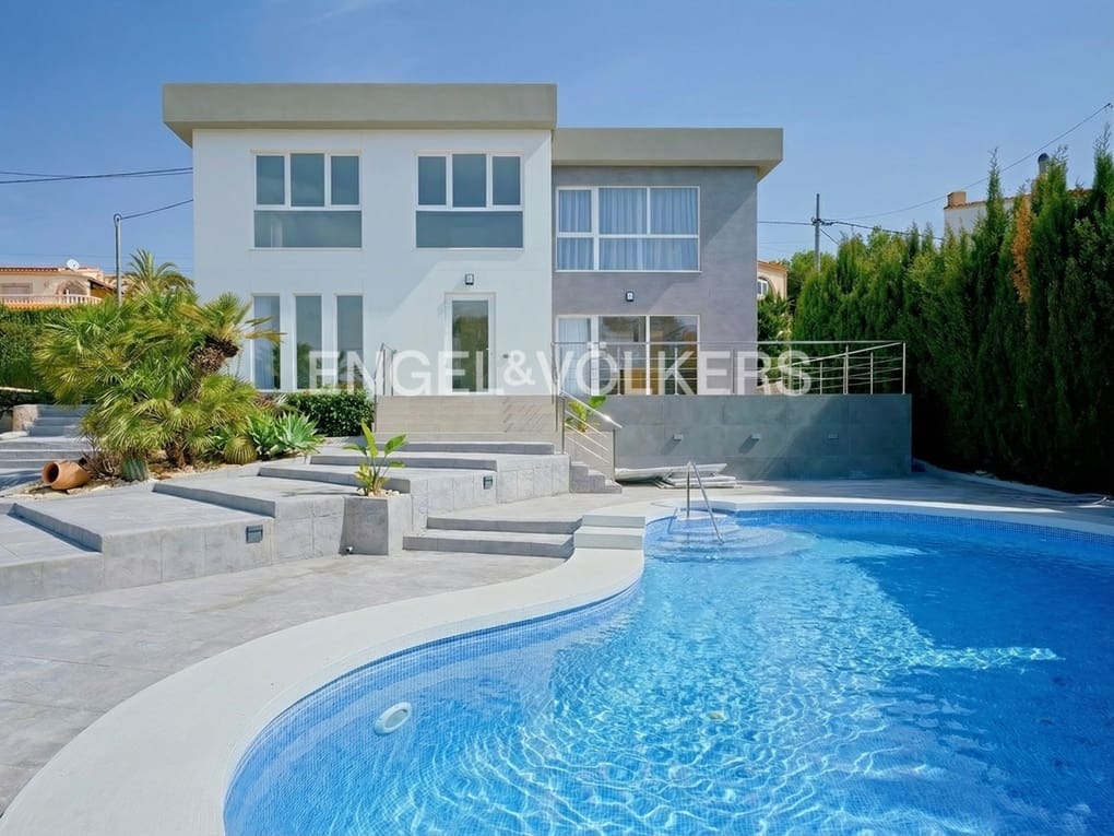 4 soveværelse Villa til salg i Calpe / Calp med swimmingpool garage - € 1.090.000 (Ref: 8200551)