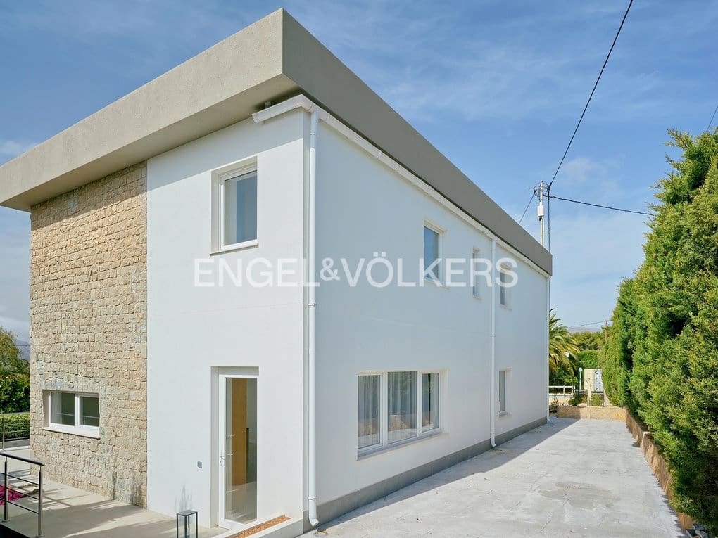 4 soveværelse Villa til salg i Calpe / Calp med swimmingpool garage - € 1.090.000 (Ref: 8200551)