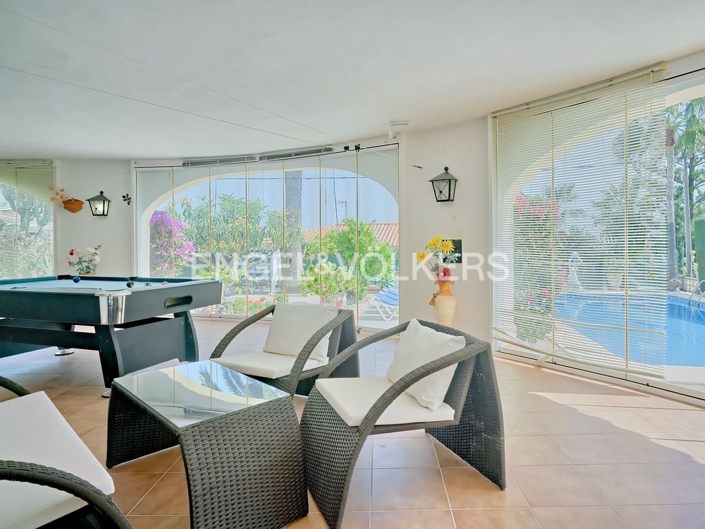 5 makuuhuone Huvila myytävänä paikassa Calpe / Calp mukana uima-altaan 
autotalli - 795 000 € (Ref: 8205582)