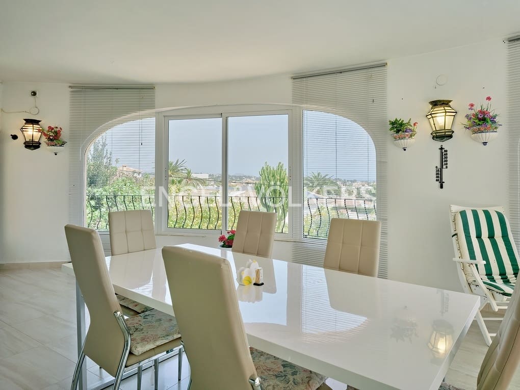 5 makuuhuone Huvila myytävänä paikassa Calpe / Calp mukana uima-altaan 
autotalli - 795 000 € (Ref: 8205582)