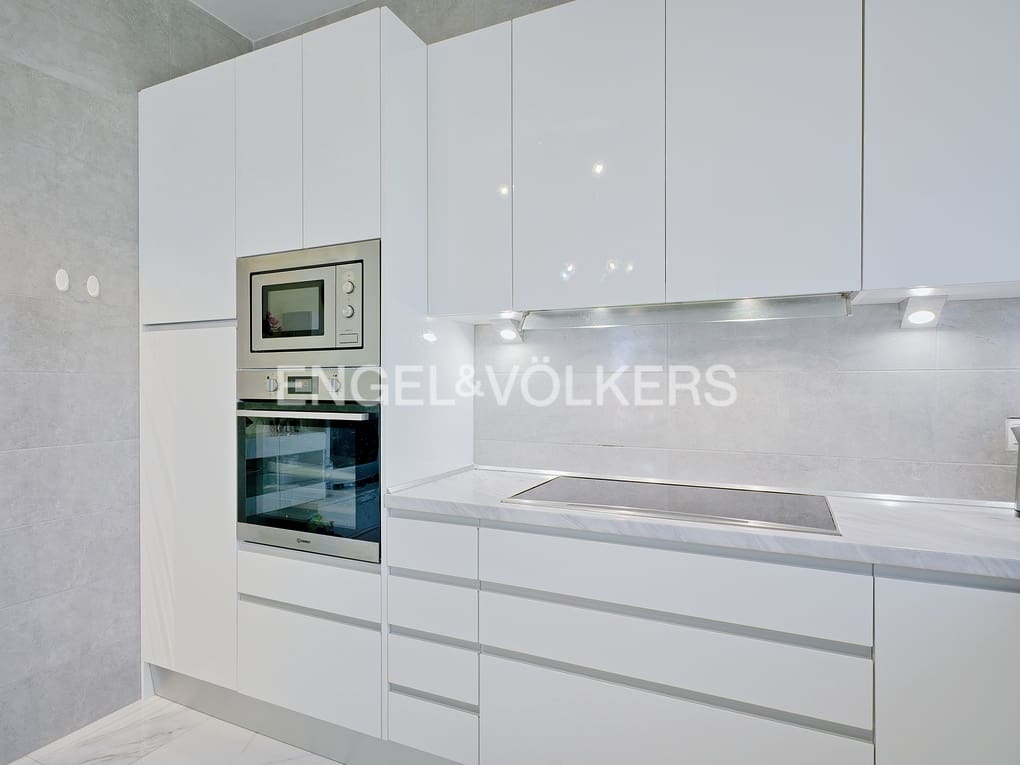 5 makuuhuone Huvila myytävänä paikassa Calpe / Calp mukana uima-altaan 
autotalli - 795 000 € (Ref: 8205582)