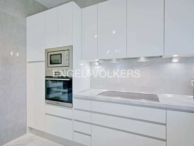 5 quarto Moradia para venda em Calpe / Calp com piscina garagem - 795 000 € (Ref: 8205582)