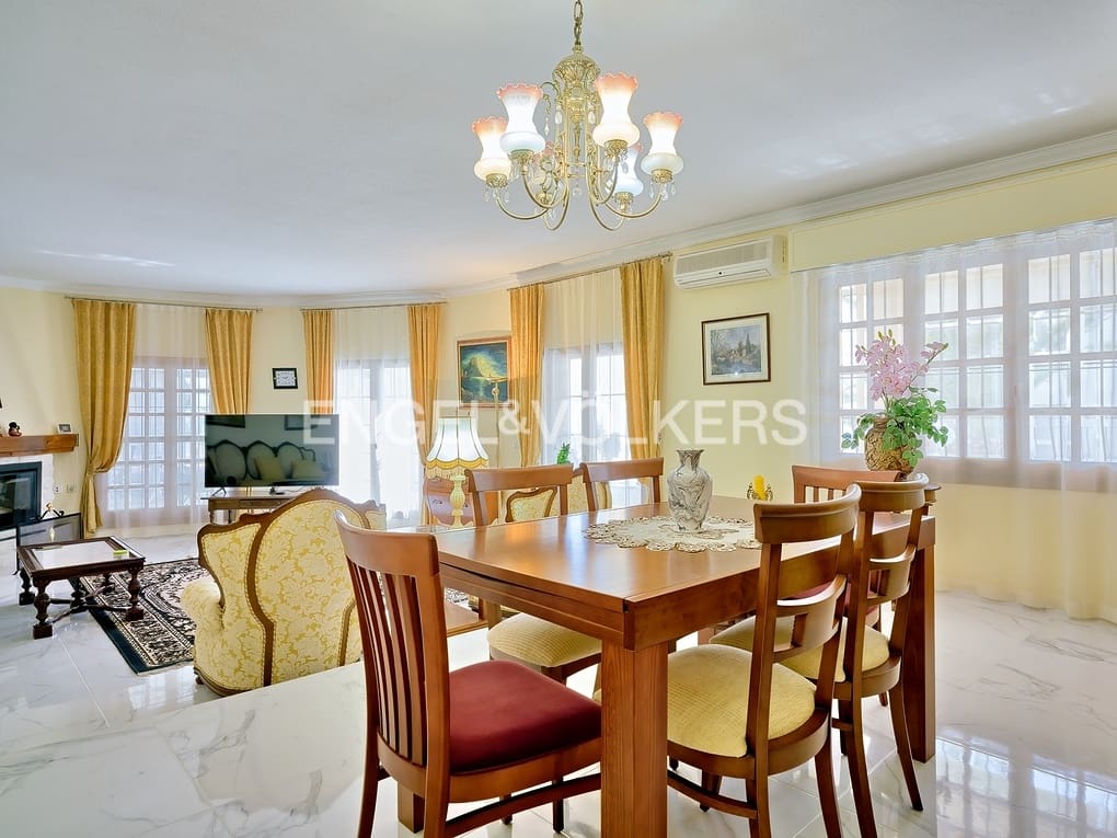 5 makuuhuone Huvila myytävänä paikassa Calpe / Calp mukana uima-altaan 
autotalli - 795 000 € (Ref: 8205582)