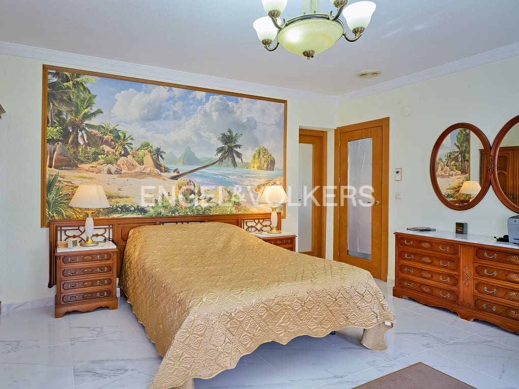 5 makuuhuone Huvila myytävänä paikassa Calpe / Calp mukana uima-altaan 
autotalli - 795 000 € (Ref: 8205582)