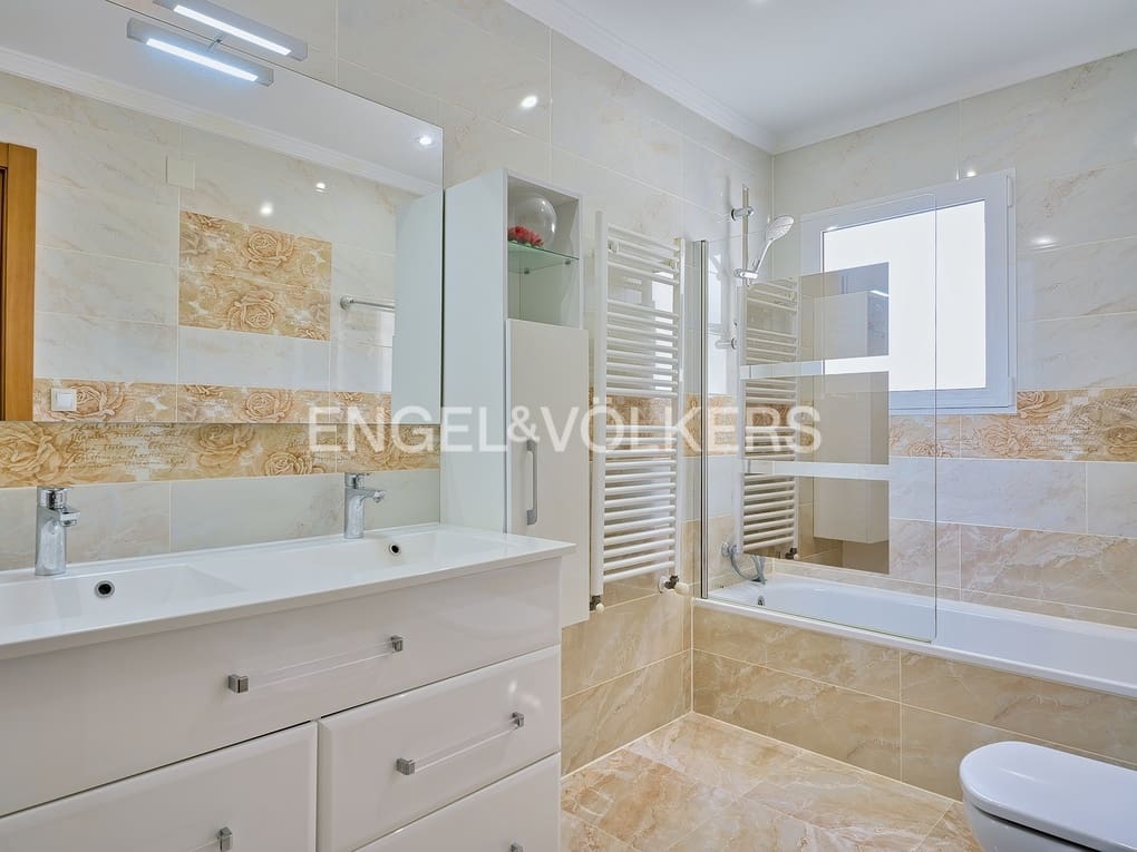 5 makuuhuone Huvila myytävänä paikassa Calpe / Calp mukana uima-altaan 
autotalli - 795 000 € (Ref: 8205582)