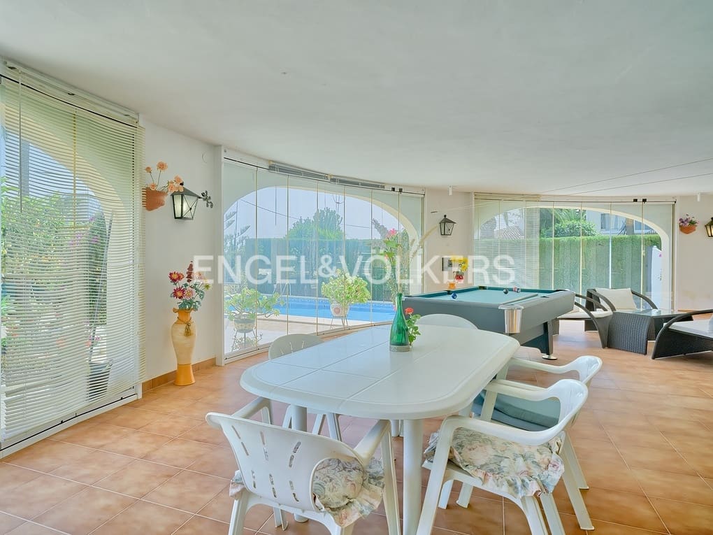 5 makuuhuone Huvila myytävänä paikassa Calpe / Calp mukana uima-altaan 
autotalli - 795 000 € (Ref: 8205582)