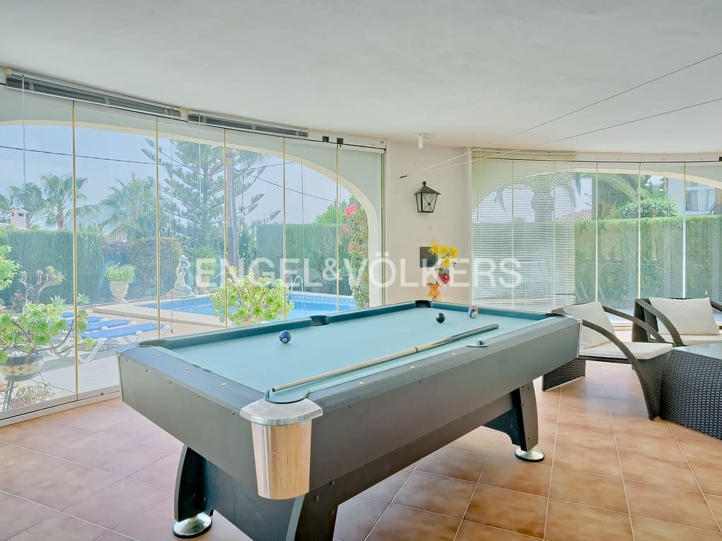 5 makuuhuone Huvila myytävänä paikassa Calpe / Calp mukana uima-altaan 
autotalli - 795 000 € (Ref: 8205582)