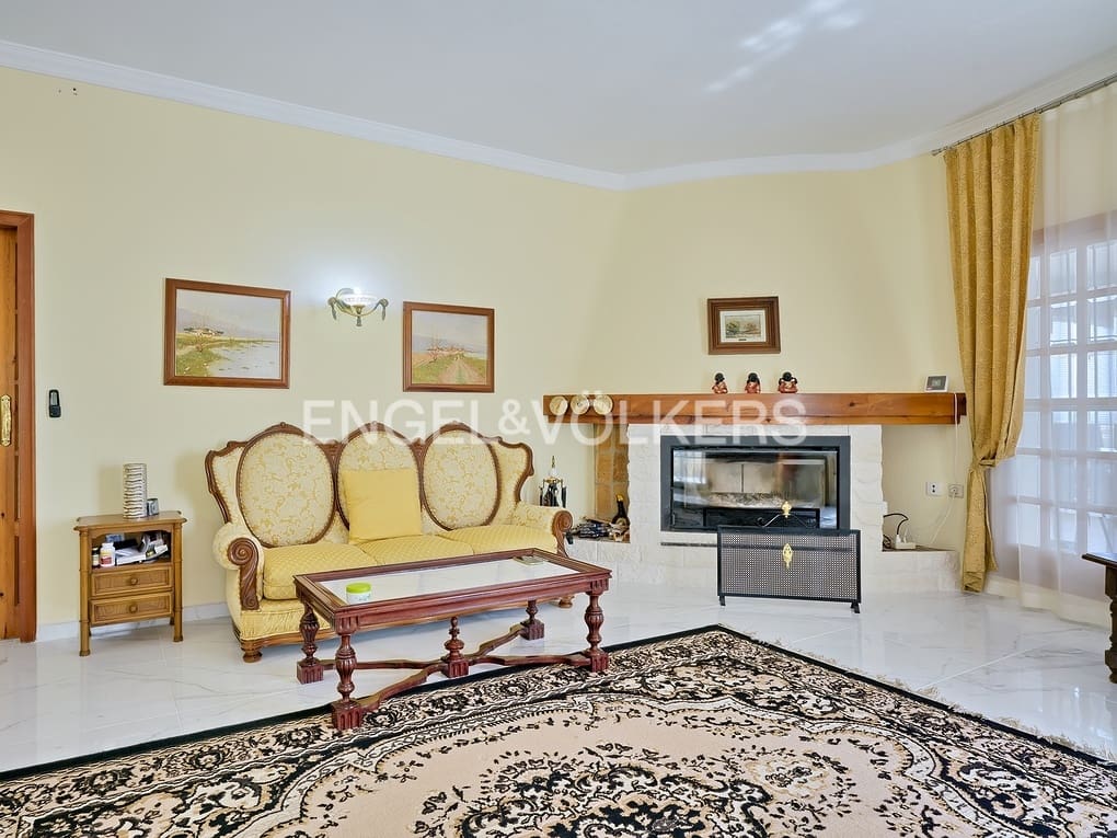 5 makuuhuone Huvila myytävänä paikassa Calpe / Calp mukana uima-altaan 
autotalli - 795 000 € (Ref: 8205582)