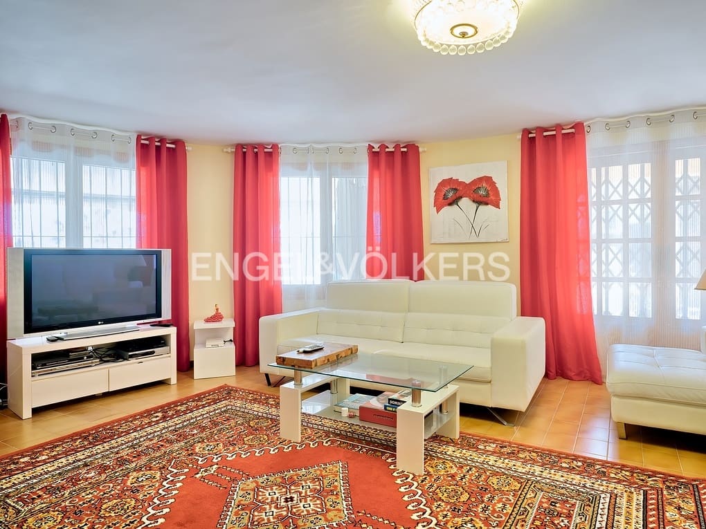 5 makuuhuone Huvila myytävänä paikassa Calpe / Calp mukana uima-altaan 
autotalli - 795 000 € (Ref: 8205582)