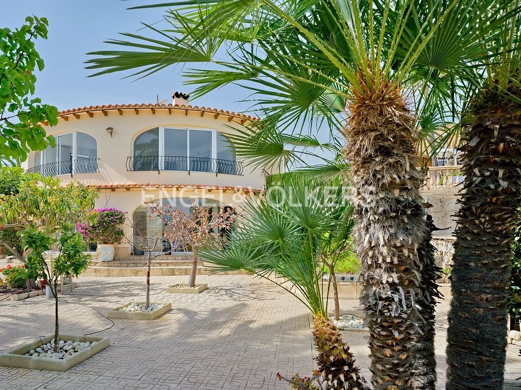 5 makuuhuone Huvila myytävänä paikassa Calpe / Calp mukana uima-altaan 
autotalli - 795 000 € (Ref: 8205582)