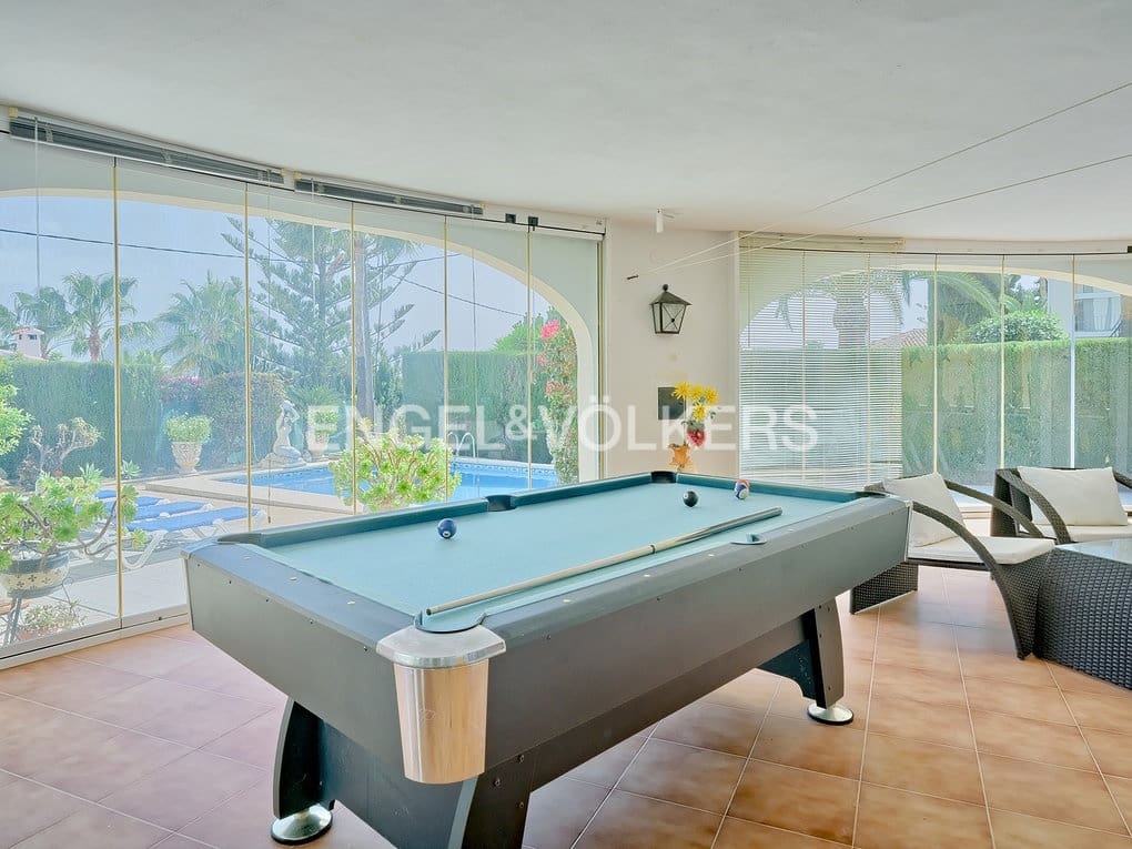 5 bedroom Villa for sale in Calpe / Calp with pool garage - € 795,000 (Ref: 8205582)