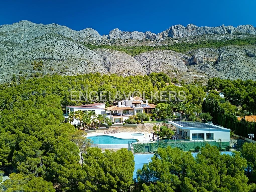 Chalet de 11 habitaciones en Altea en venta con piscina garaje - 9.900.000 € (Ref: 8277179)