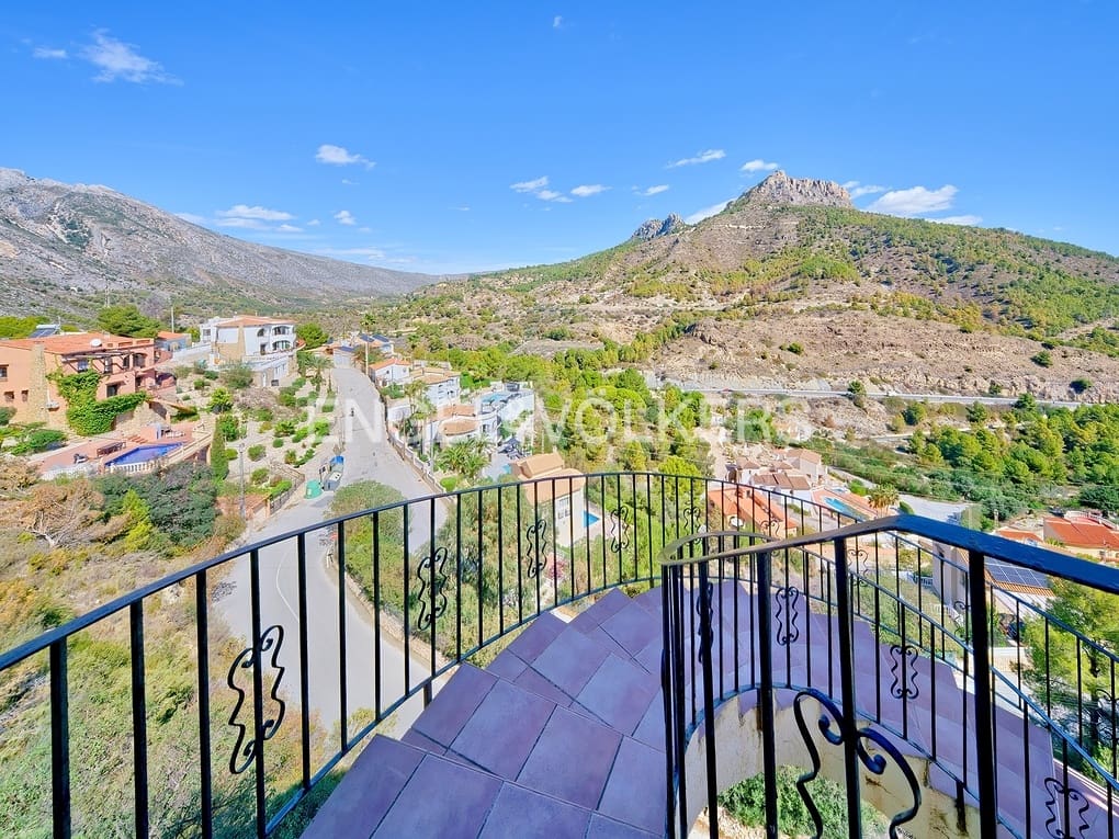 3 soveværelse Villa til salg i Calpe / Calp med swimmingpool garage - € 478.000 (Ref: 8296818)