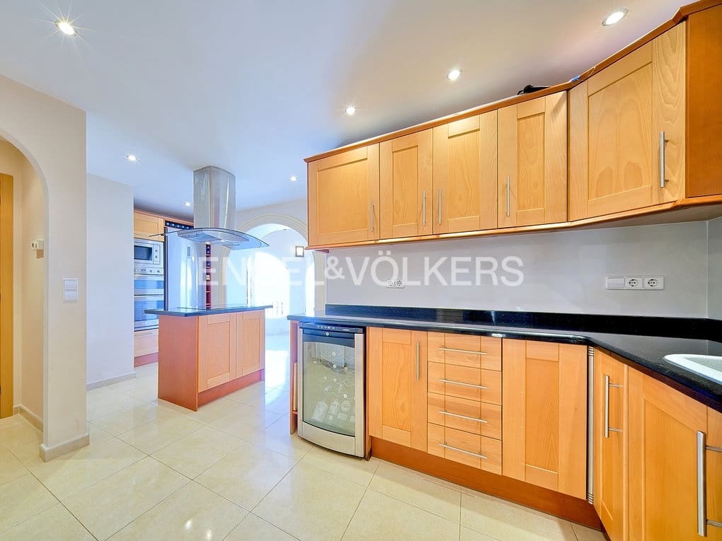3 makuuhuone Huvila myytävänä paikassa Calpe / Calp mukana uima-altaan 
autotalli - 478 000 € (Ref: 8296818)