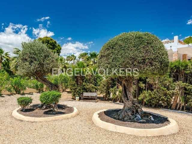 3 makuuhuone Huvila myytävänä paikassa Altea mukana uima-altaan 
autotalli - 1 100 000 € (Ref: 8350058)