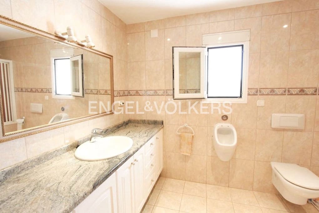 3 bedroom Villa for sale in Altea with pool garage - € 1,100,000 (Ref: 8350058)