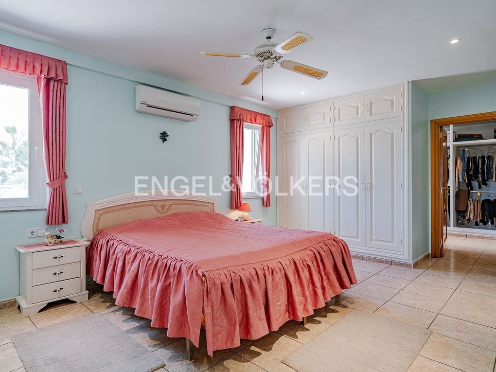 3 bedroom Villa for sale in Altea with pool garage - € 1,100,000 (Ref: 8350058)