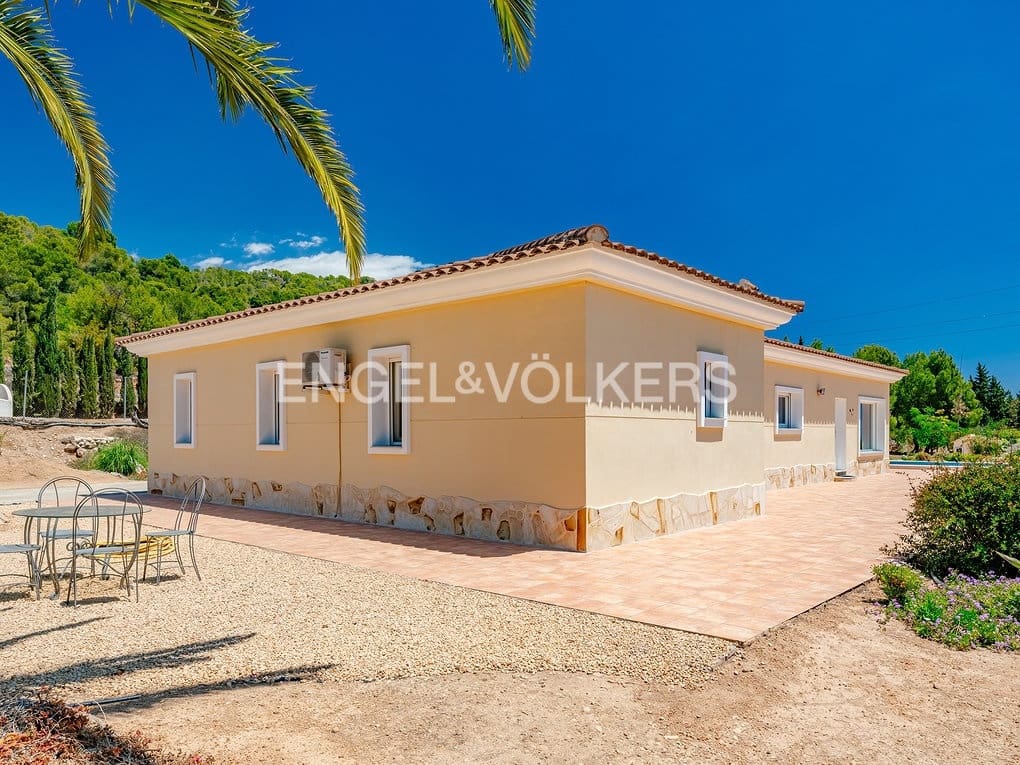 3 bedroom Villa for sale in Altea with pool garage - € 1,100,000 (Ref: 8350058)