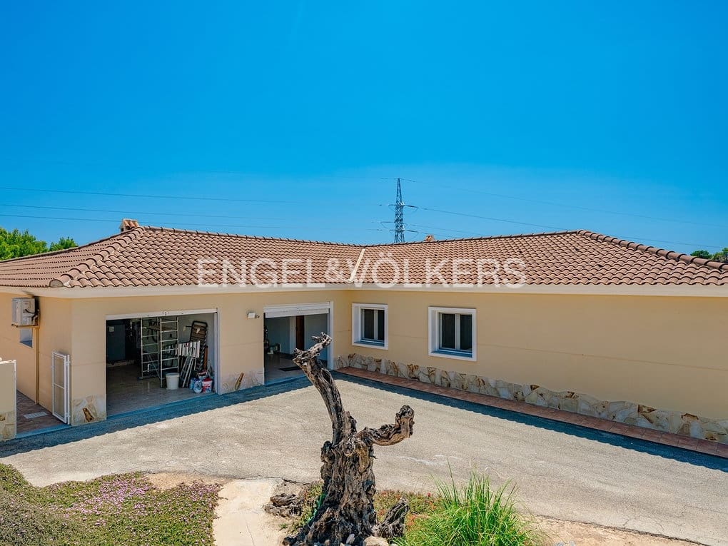3 bedroom Villa for sale in Altea with pool garage - € 1,100,000 (Ref: 8350058)