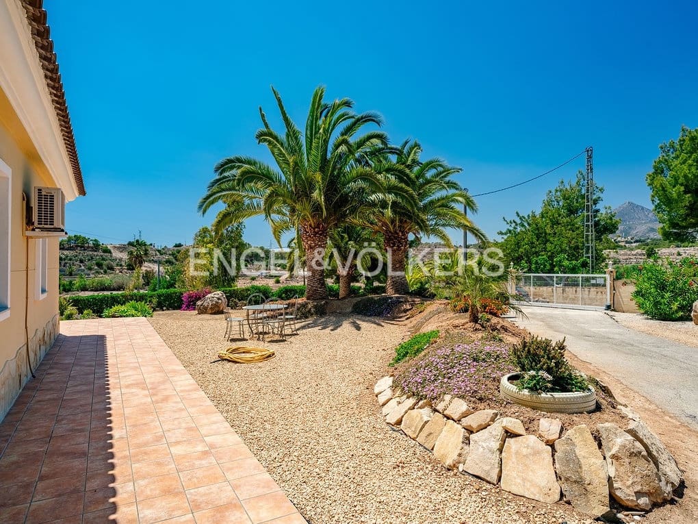 3 bedroom Villa for sale in Altea with pool garage - € 1,100,000 (Ref: 8350058)