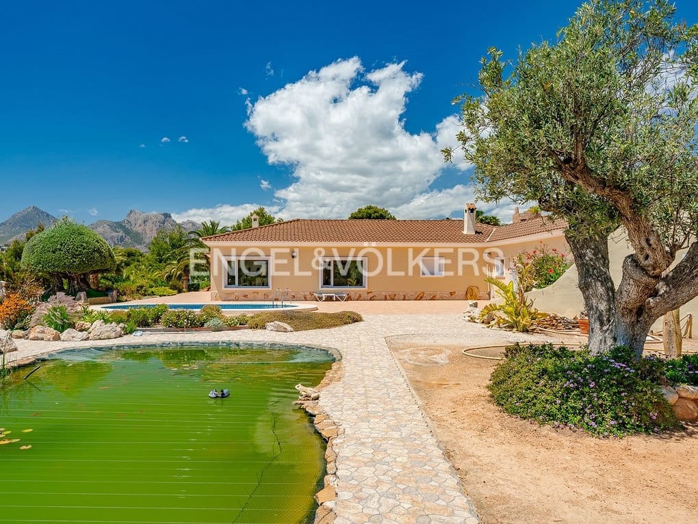 3 bedroom Villa for sale in Altea with pool garage - € 1,100,000 (Ref: 8350058)