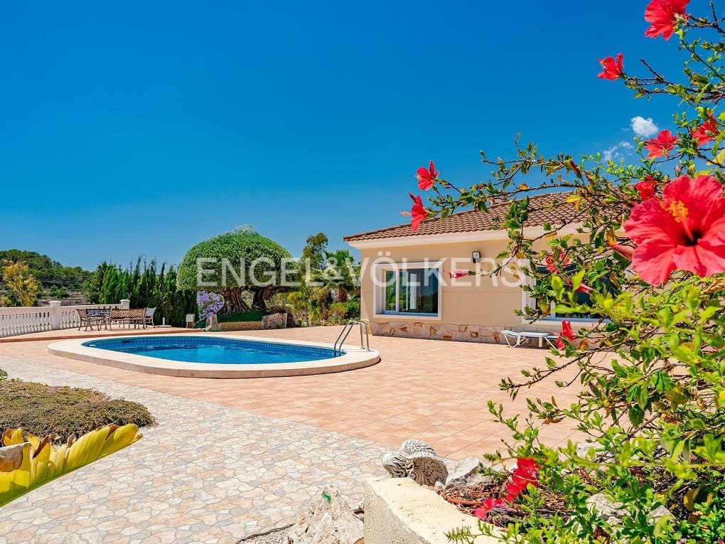 3 bedroom Villa for sale in Altea with pool garage - € 1,100,000 (Ref: 8350058)
