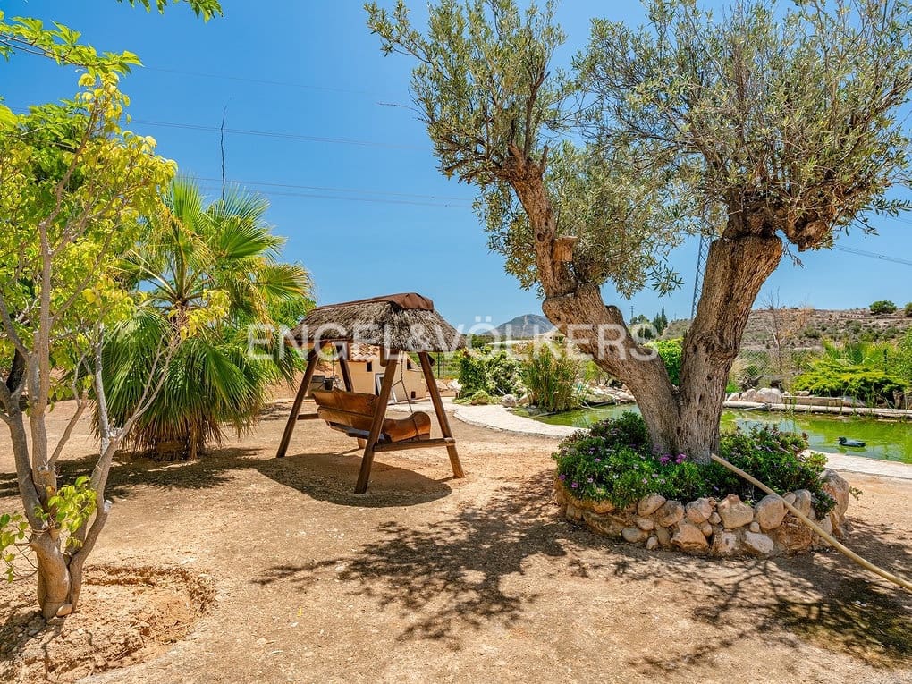 3 bedroom Villa for sale in Altea with pool garage - € 1,100,000 (Ref: 8350058)