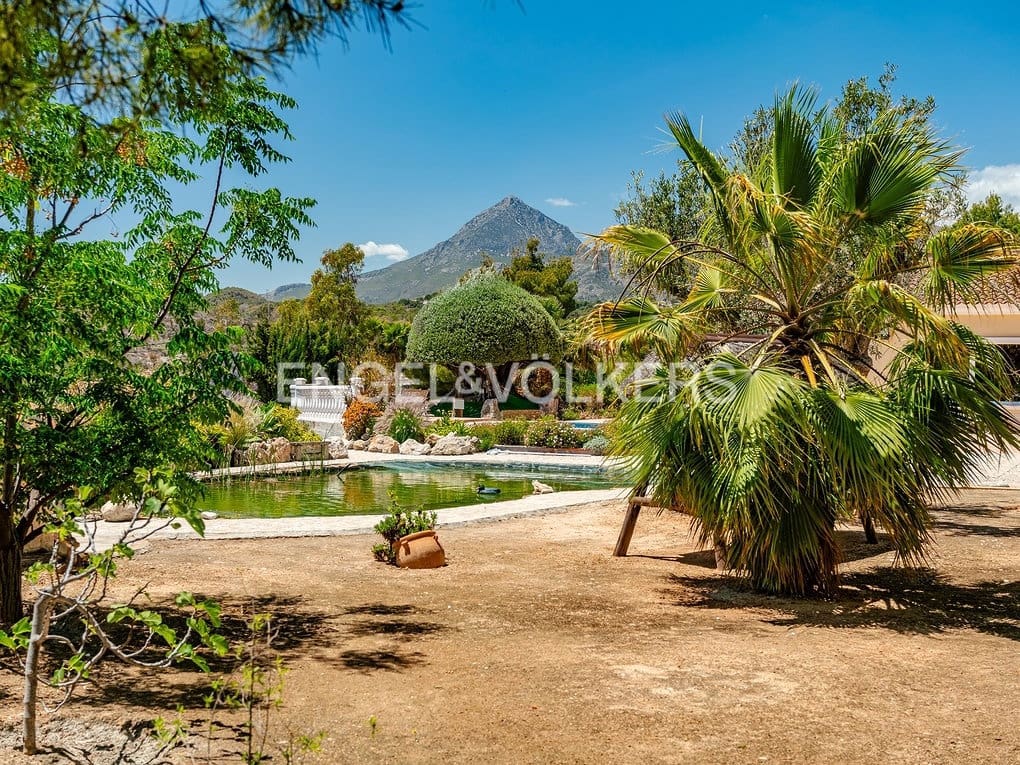 3 bedroom Villa for sale in Altea with pool garage - € 1,100,000 (Ref: 8350058)