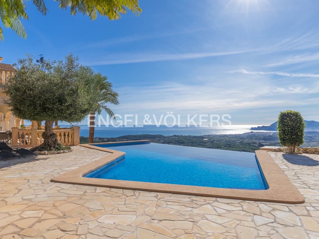 Chalet de 7 habitaciones en Altea en venta con piscina garaje - 2.950.000 € (Ref: 8361773)