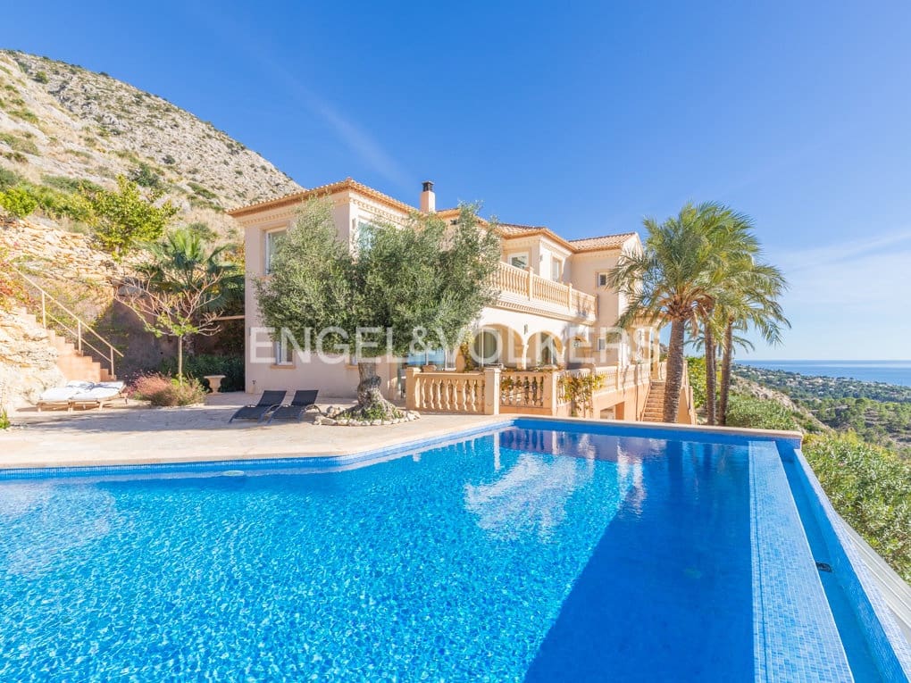 Chalet de 7 habitaciones en Altea en venta con piscina garaje - 2.950.000 € (Ref: 8361773)
