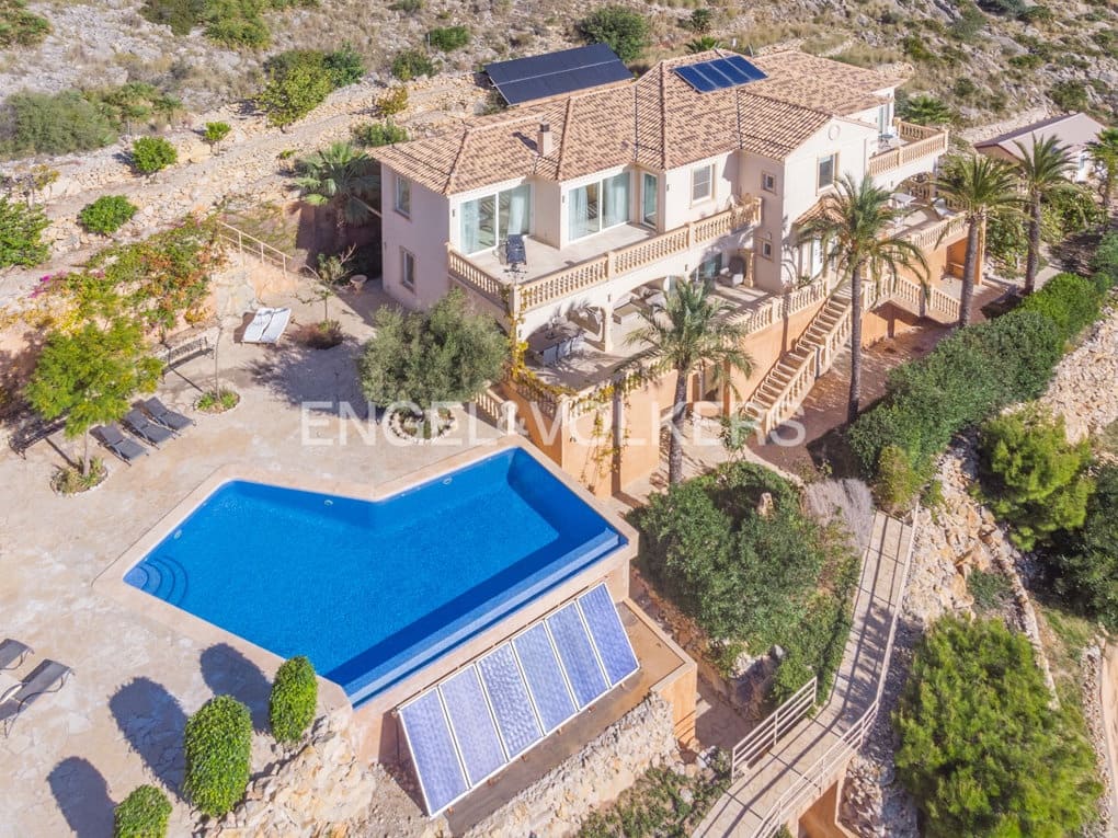 Chalet de 7 habitaciones en Altea en venta con piscina garaje - 2.950.000 € (Ref: 8361773)