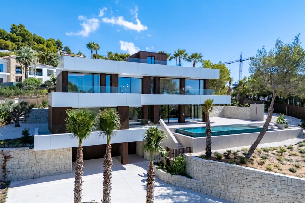 4 bedroom Villa for sale in Altea with pool garage - € 2,795,000 (Ref: 8411098)