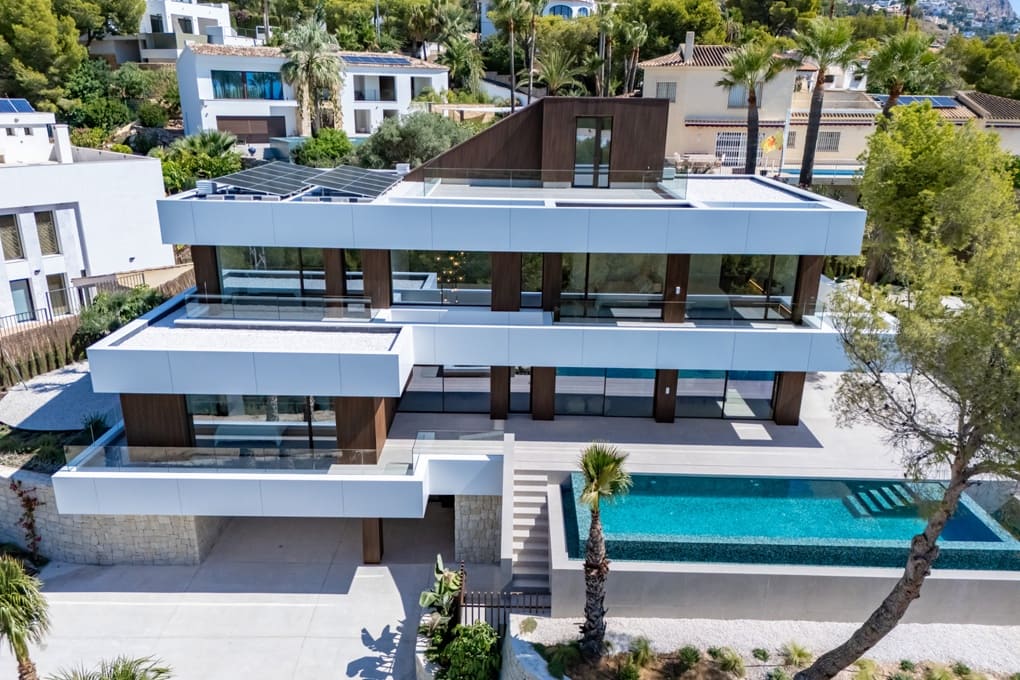 4 bedroom Villa for sale in Altea with pool garage - € 2,795,000 (Ref: 8411098)