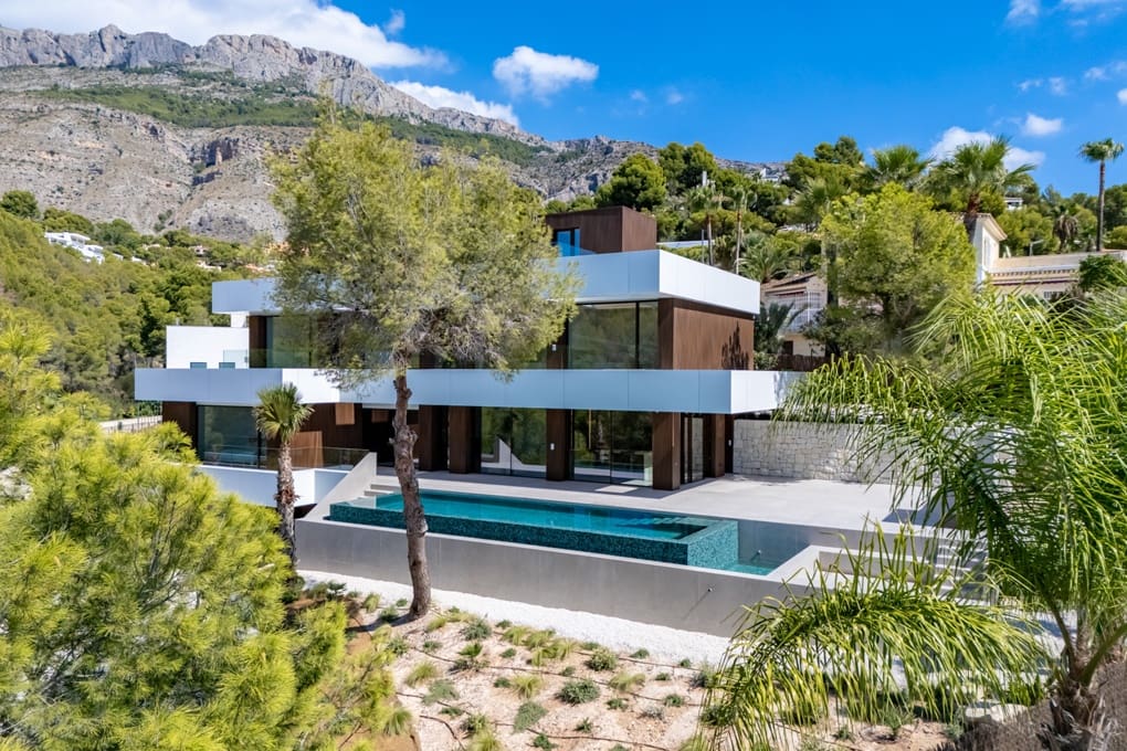 4 bedroom Villa for sale in Altea with pool garage - € 2,795,000 (Ref: 8411098)
