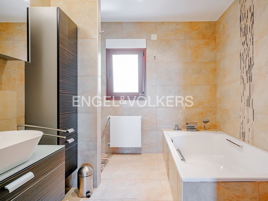 6 bedroom Villa for sale in Altea with pool garage - € 2,700,000 (Ref: 8462610)