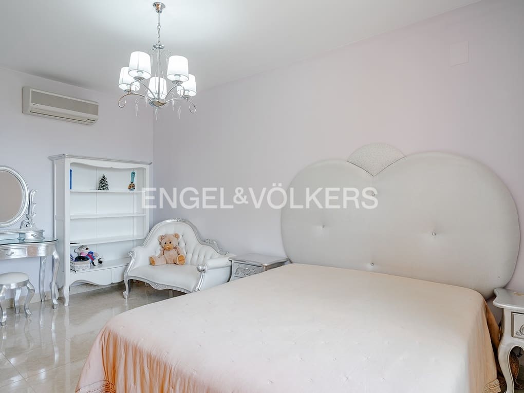 6 bedroom Villa for sale in Altea with pool garage - € 2,700,000 (Ref: 8462610)