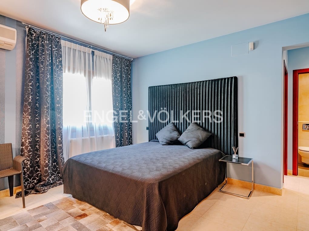 6 bedroom Villa for sale in Altea with pool garage - € 2,700,000 (Ref: 8462610)