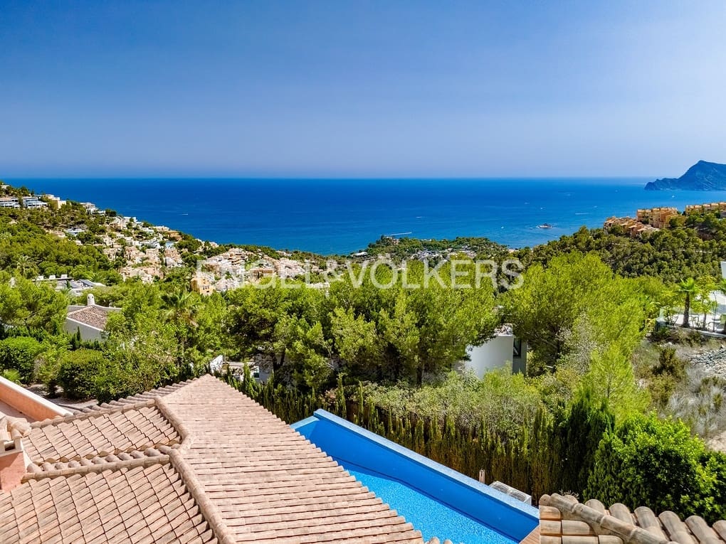 6 bedroom Villa for sale in Altea with pool garage - € 2,700,000 (Ref: 8462610)