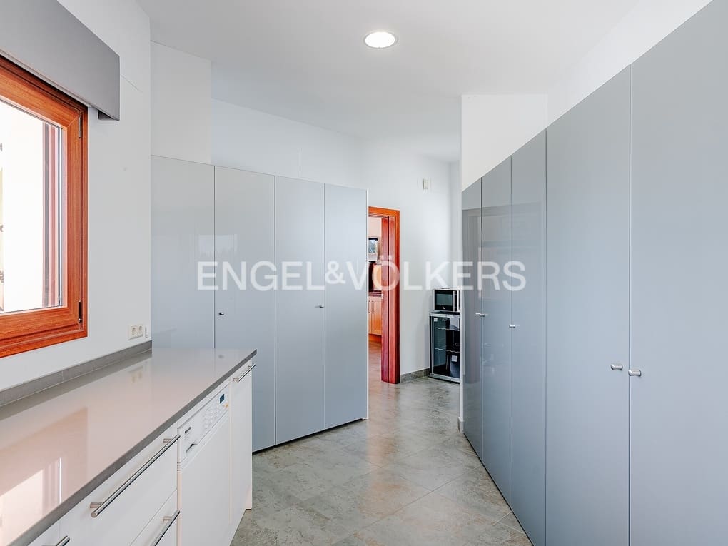 6 bedroom Villa for sale in Altea with pool garage - € 2,700,000 (Ref: 8462610)