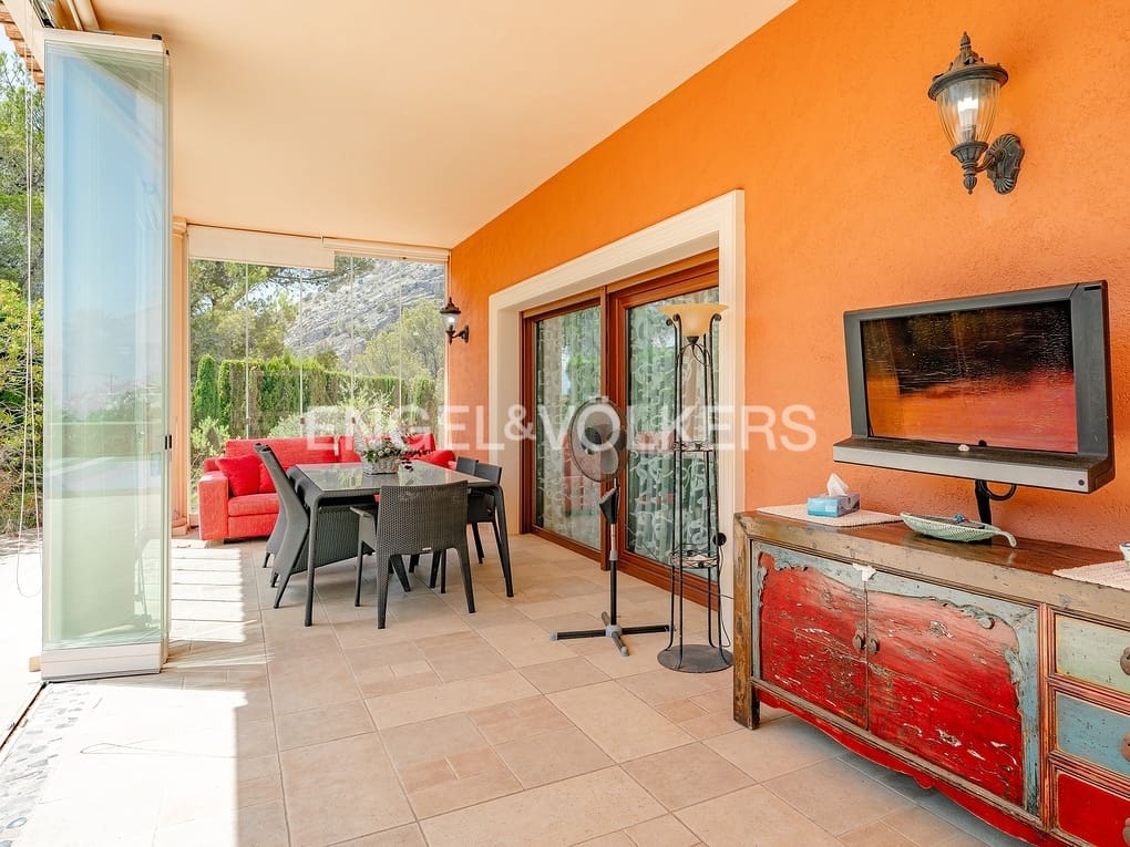 6 bedroom Villa for sale in Altea with pool garage - € 2,700,000 (Ref: 8462610)