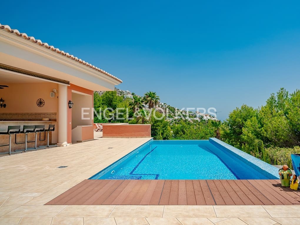 6 bedroom Villa for sale in Altea with pool garage - € 2,700,000 (Ref: 8462610)