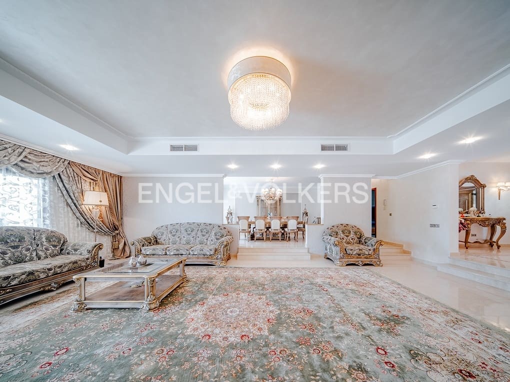 6 bedroom Villa for sale in Altea with pool garage - € 2,700,000 (Ref: 8462610)