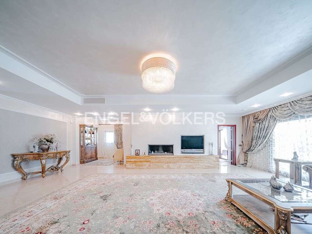 6 bedroom Villa for sale in Altea with pool garage - € 2,700,000 (Ref: 8462610)