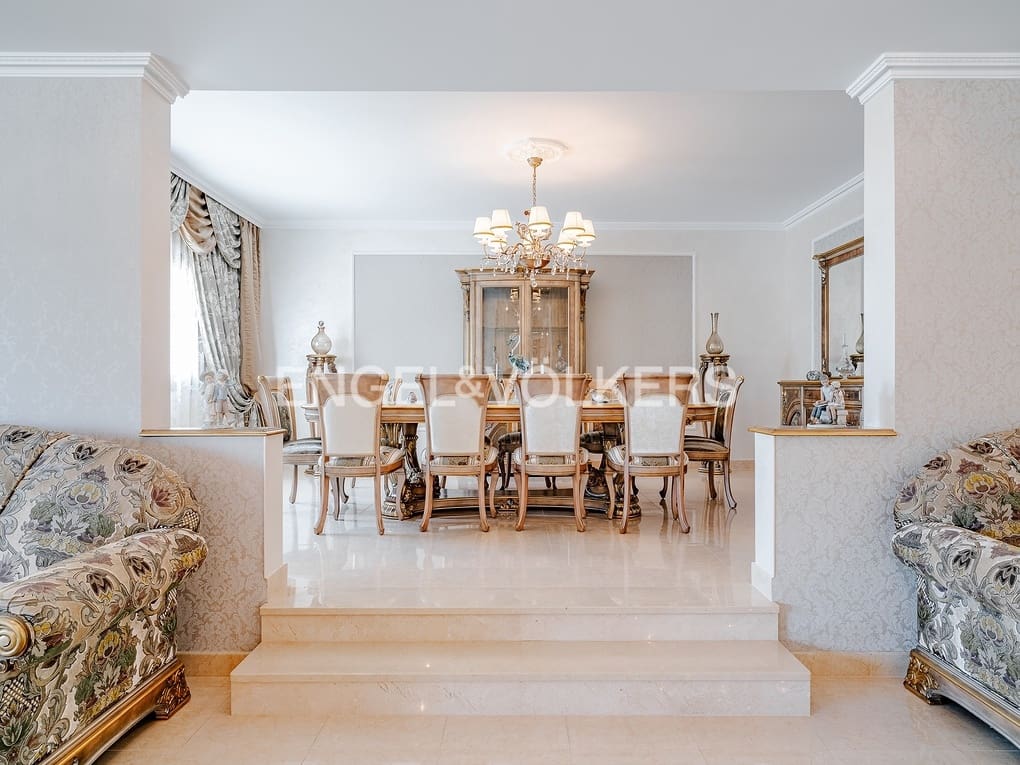 6 bedroom Villa for sale in Altea with pool garage - € 2,700,000 (Ref: 8462610)