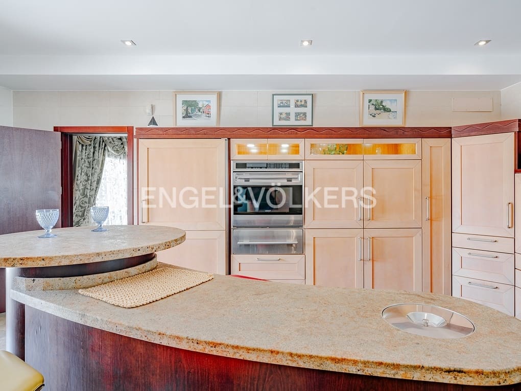 6 bedroom Villa for sale in Altea with pool garage - € 2,700,000 (Ref: 8462610)