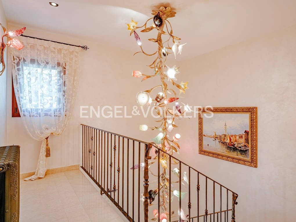 6 bedroom Villa for sale in Altea with pool garage - € 2,700,000 (Ref: 8462610)