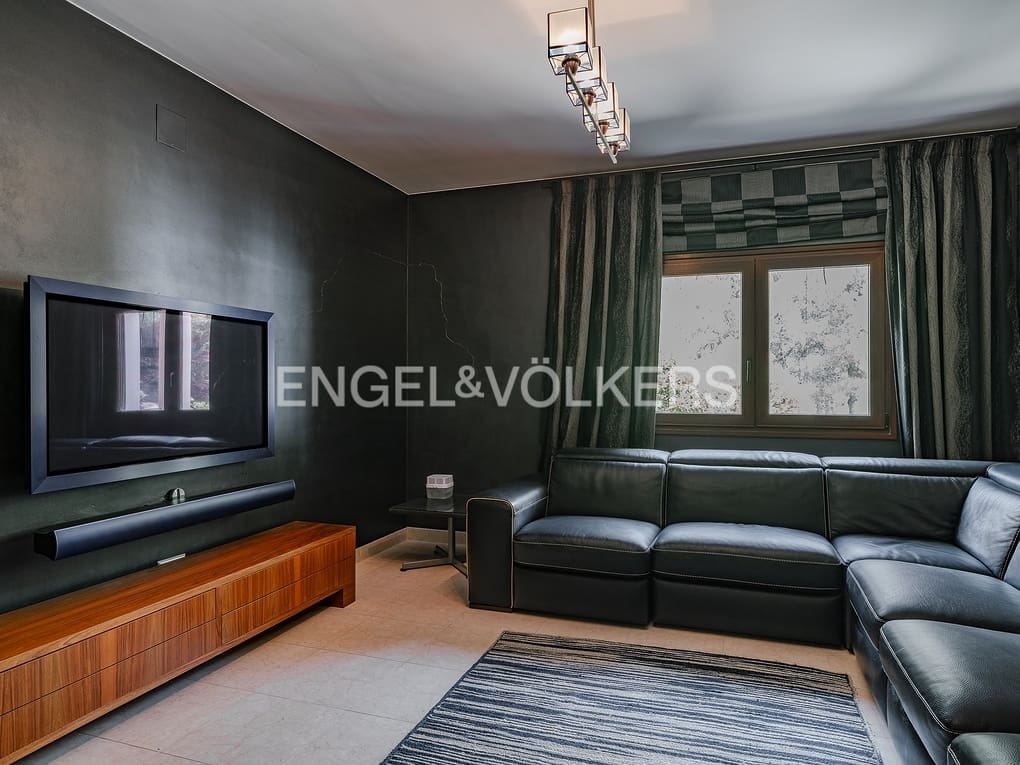 6 bedroom Villa for sale in Altea with pool garage - € 2,700,000 (Ref: 8462610)