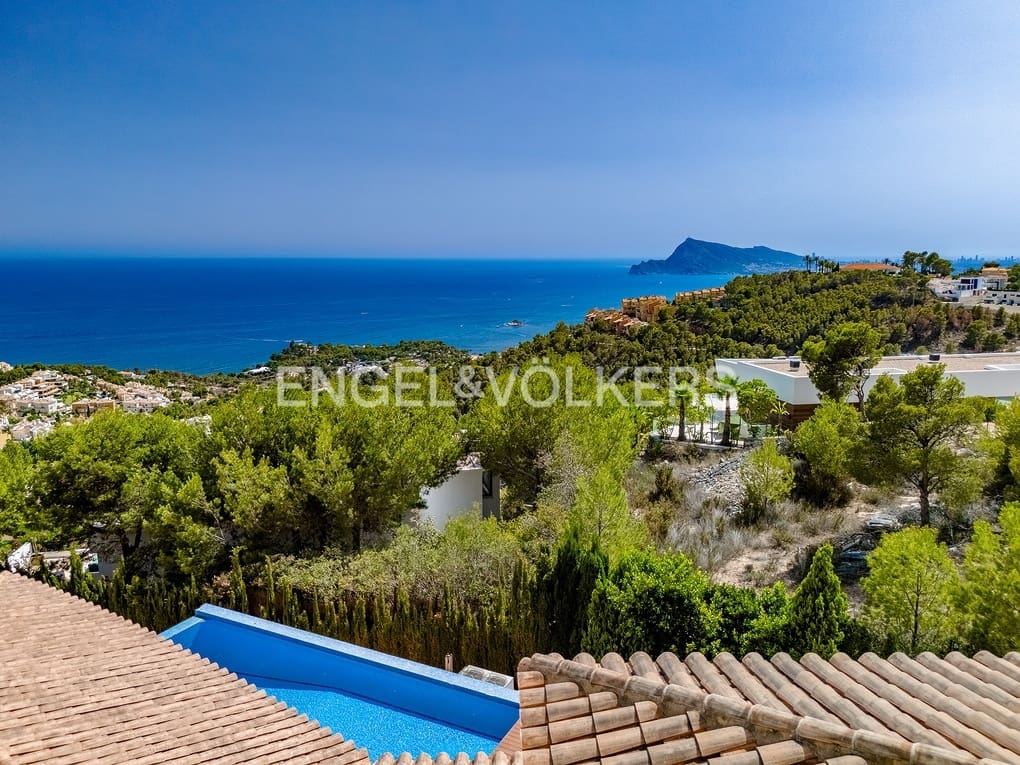 6 bedroom Villa for sale in Altea with pool garage - € 2,700,000 (Ref: 8462610)