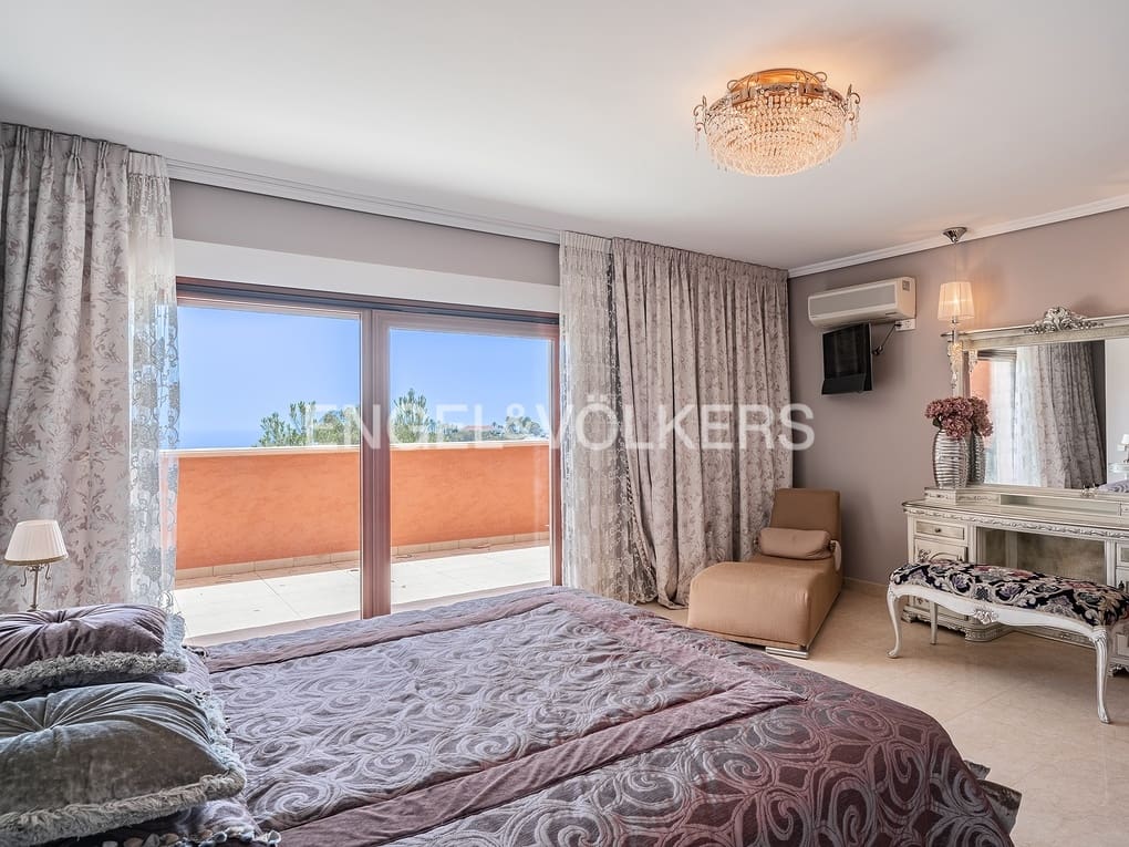 6 bedroom Villa for sale in Altea with pool garage - € 2,700,000 (Ref: 8462610)