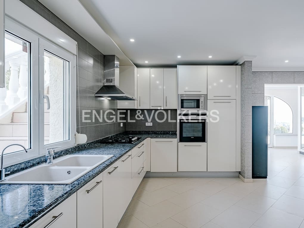 6 soverom Villa til salgs i Calpe / Calp med svømmebasseng garasje - € 1 380 000 (Ref: 8467107)